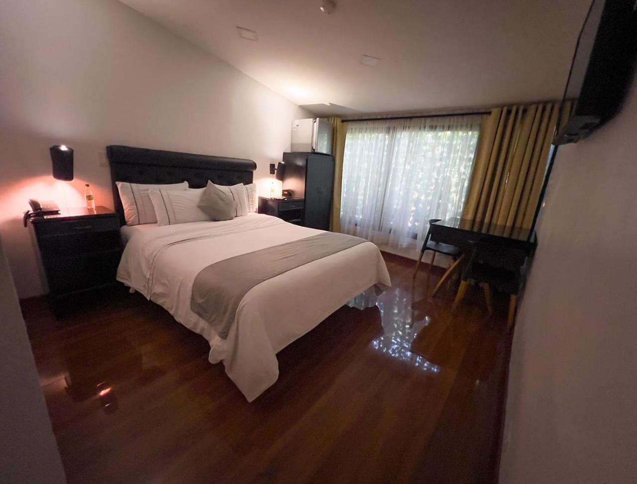 Hotel Veler Restaurante Medellin Bagian luar foto