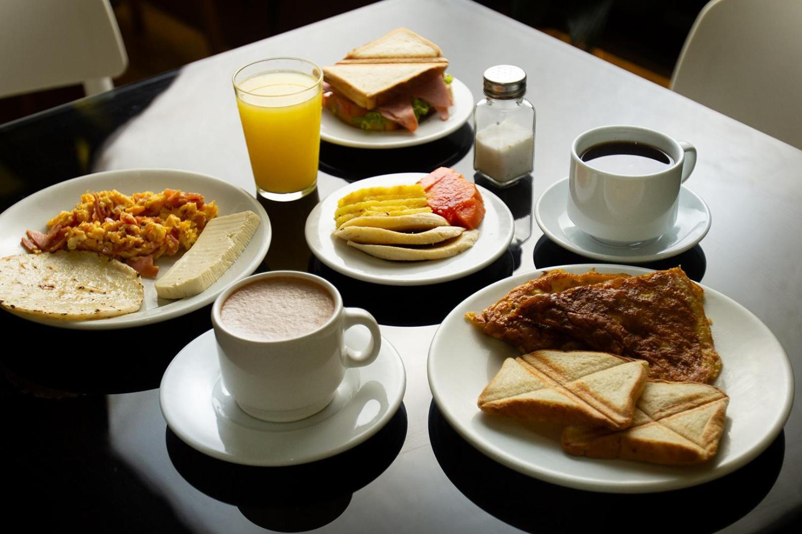 Hotel Veler Restaurante Medellin Bagian luar foto