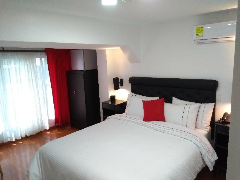 Hotel Veler Restaurante Medellin Bagian luar foto