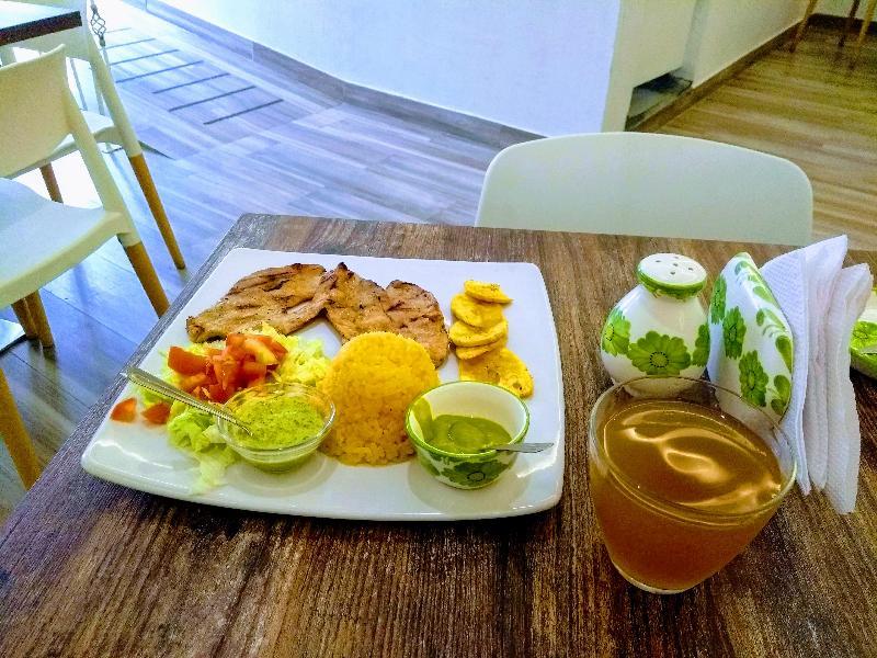 Hotel Veler Restaurante Medellin Bagian luar foto